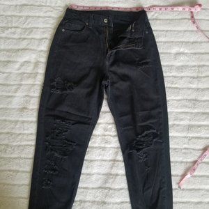 American Eagle AE Relaxed Ripped Mom Jeans